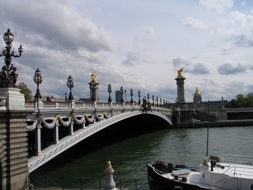 ◆DS5とパリを象徴するアレクサンドル3世橋◆