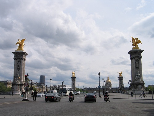 ◆DS5とパリを象徴するアレクサンドル3世橋◆